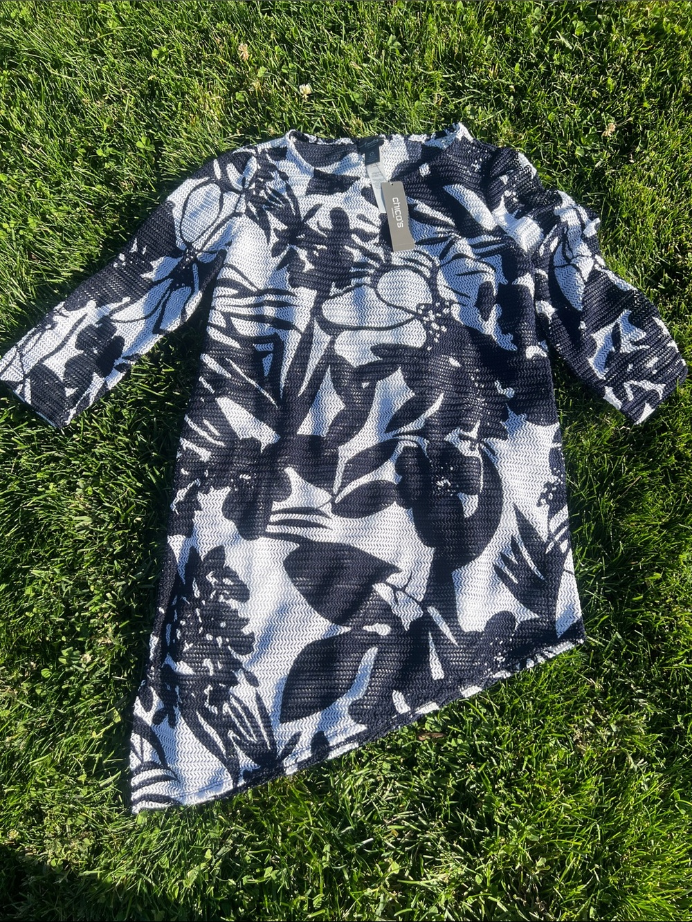 Chico's Blue and White Floral Travelers collection wheat mesh top 3/4 sleeve.
